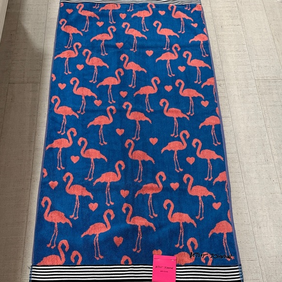 Betsey Johnson Pink and Blue Bath Towel - Picture 9 of 11